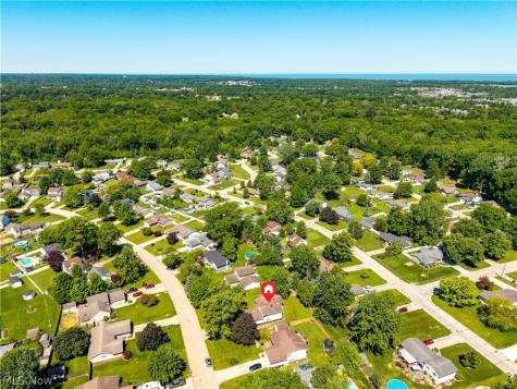 536 Fieldstone Drive Amherst OH 44001