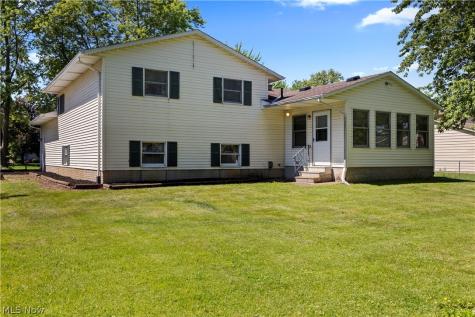 536 Fieldstone Drive Amherst OH 44001