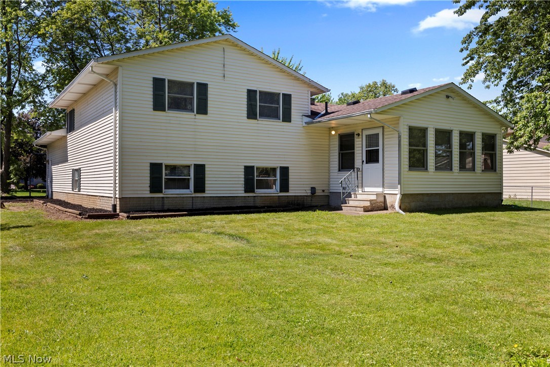 536 Fieldstone Drive Amherst OH 44001