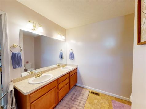 56 Wellesly Boulevard Painesville OH 44077