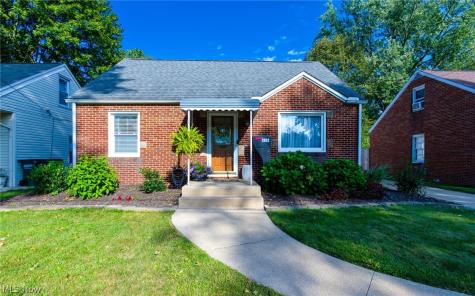 1382 Elmwood Avenue SW North Canton OH 44720