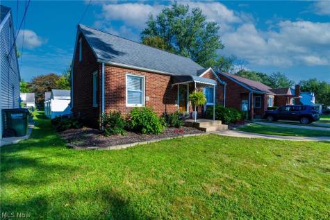 1382 Elmwood Avenue SW North Canton OH 44720