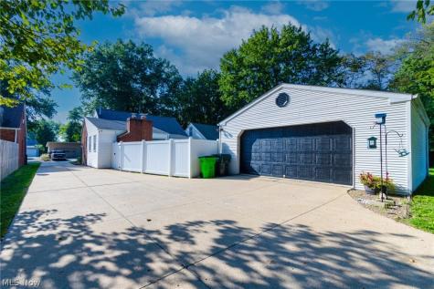 1382 Elmwood Avenue SW North Canton OH 44720