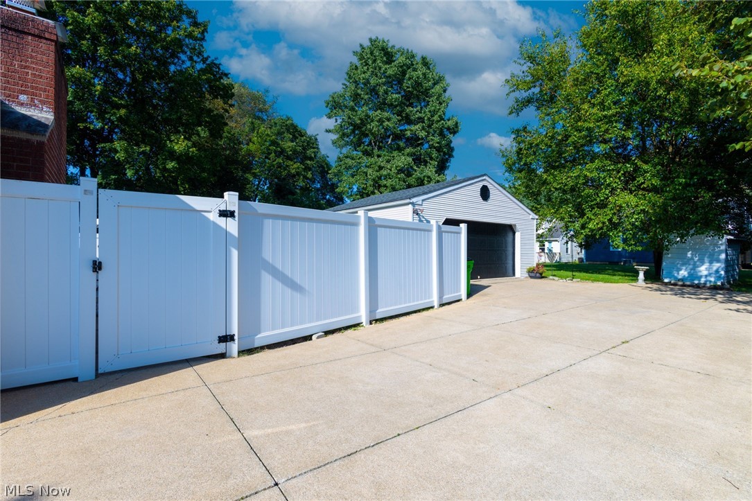 1382 Elmwood Avenue SW North Canton OH 44720