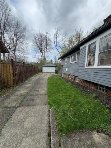 3327 Bradford Road Cleveland Heights OH 44118