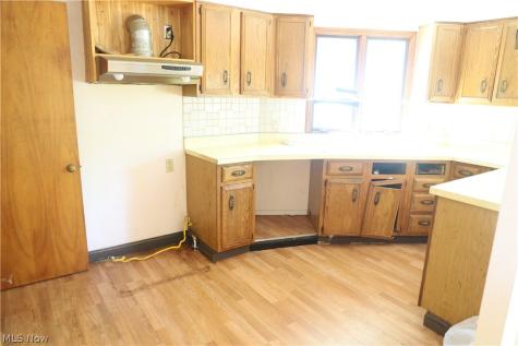 18613 Harlan Dr. Drive Maple Heights OH 44137