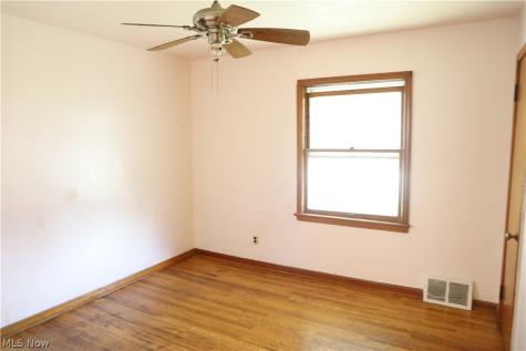 18613 Harlan Dr. Drive Maple Heights OH 44137