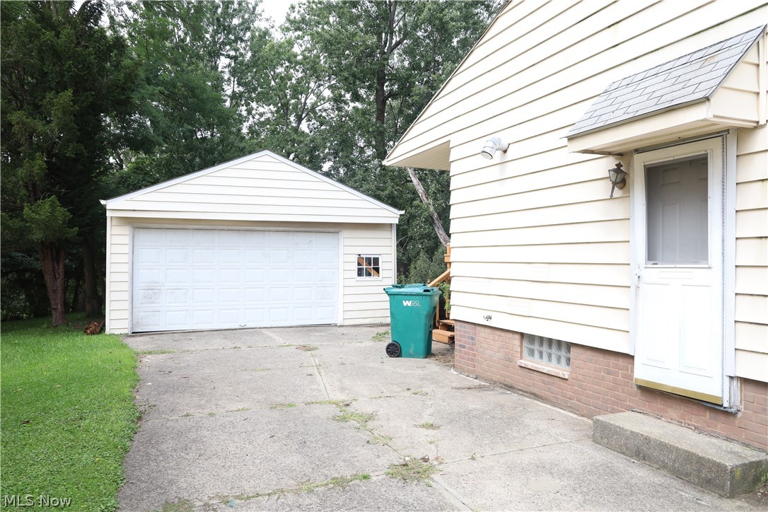 18613 Harlan Dr. Drive Maple Heights OH 44137