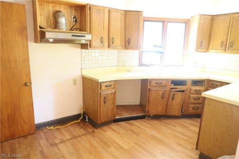 18613 Harlan Dr. Drive Maple Heights OH 44137