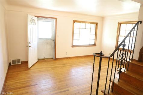 18613 Harlan Dr. Drive Maple Heights OH 44137