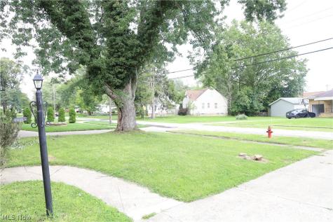 18613 Harlan Dr. Drive Maple Heights OH 44137