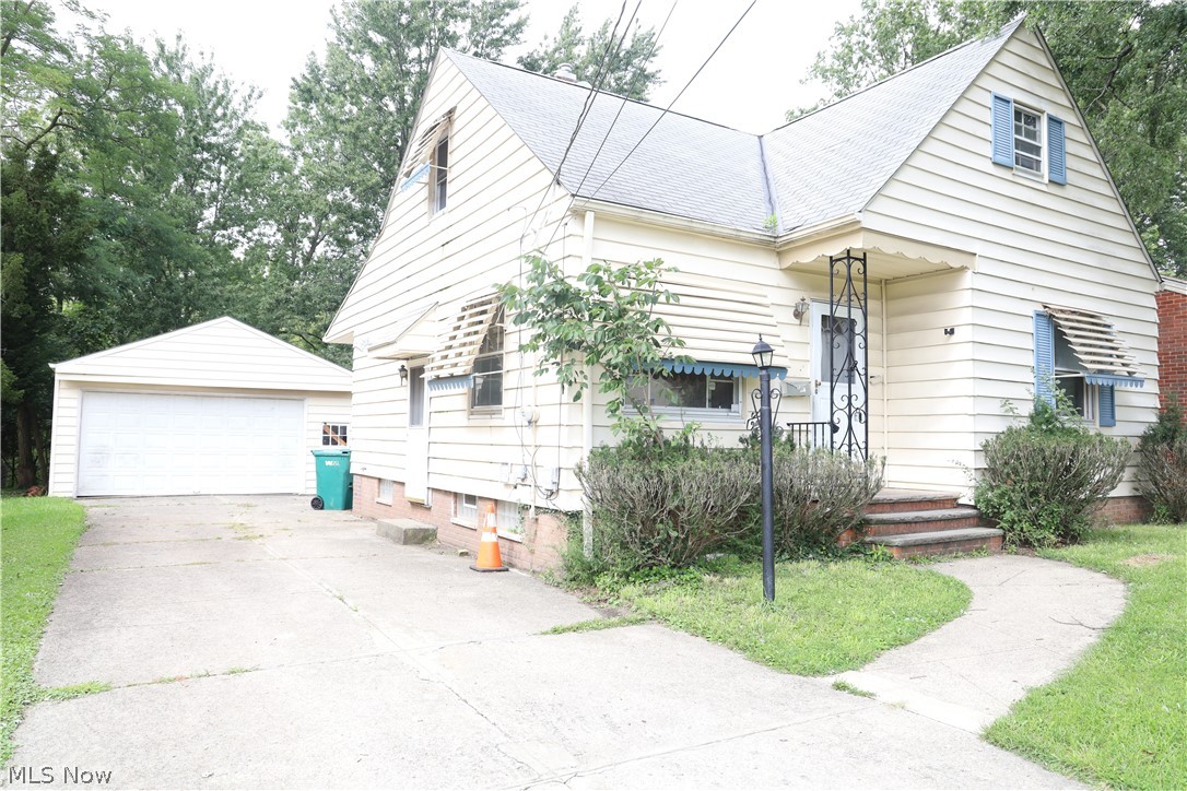 18613 Harlan Dr. Drive Maple Heights OH 44137