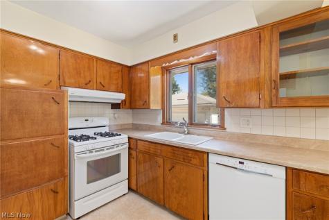5675 Myers Road New Franklin OH 44319