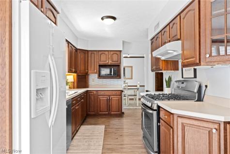 2338 Plymouth Lane Cuyahoga Falls OH 44221