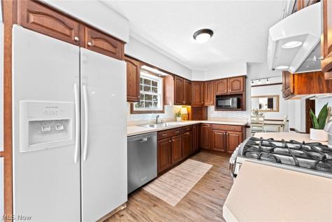 2338 Plymouth Lane Cuyahoga Falls OH 44221