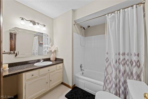 2338 Plymouth Lane Cuyahoga Falls OH 44221