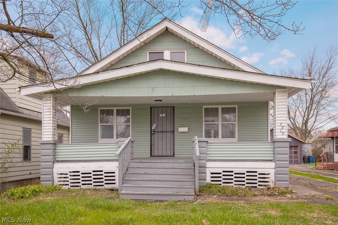 7915 Vineyard Avenue Cleveland OH 44105
