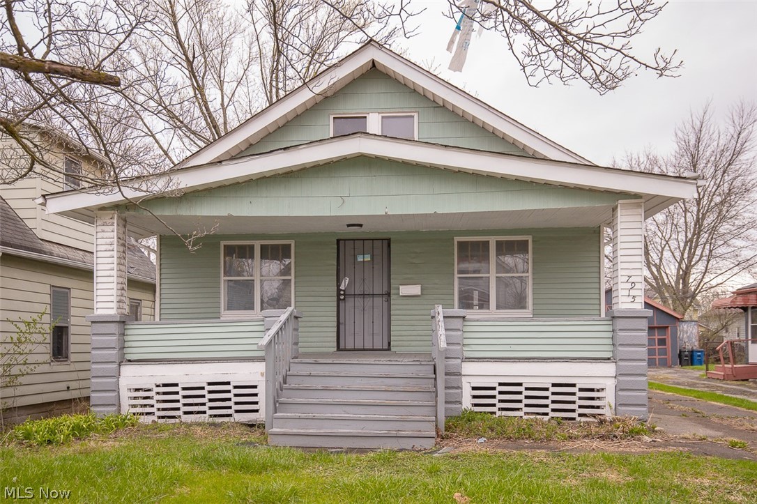 7915 Vineyard Avenue Cleveland OH 44105