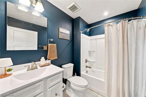 1018 Sunrise Way Lakemore OH 44312