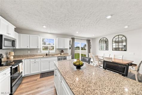 1018 Sunrise Way Lakemore OH 44312