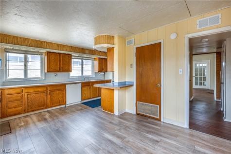 1303 Dartmoor Avenue Parma OH 44134