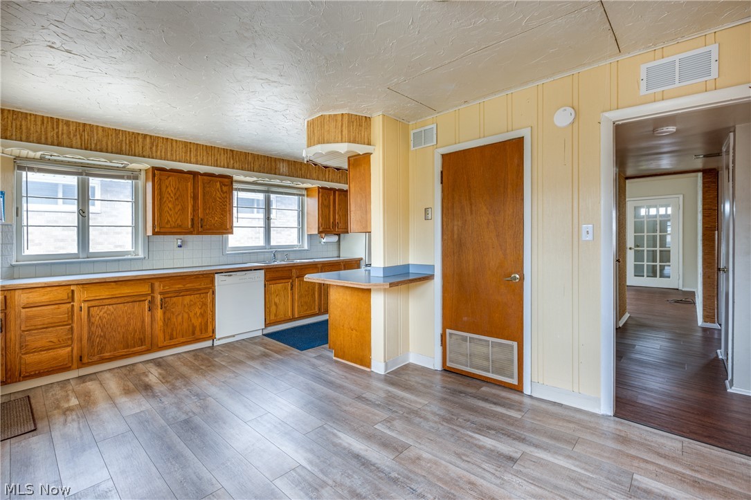 1303 Dartmoor Avenue Parma OH 44134