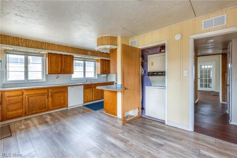 1303 Dartmoor Avenue Parma OH 44134