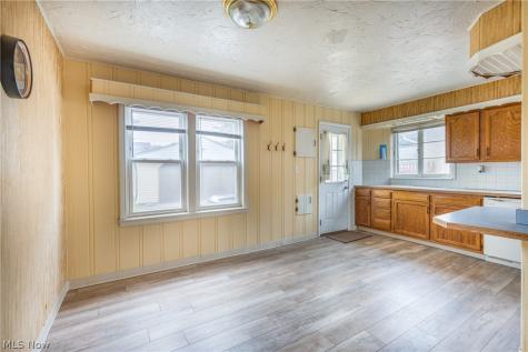 1303 Dartmoor Avenue Parma OH 44134