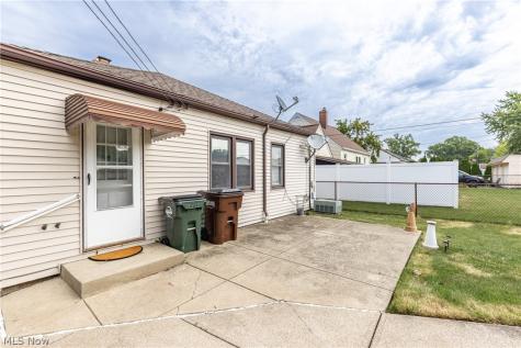 1303 Dartmoor Avenue Parma OH 44134
