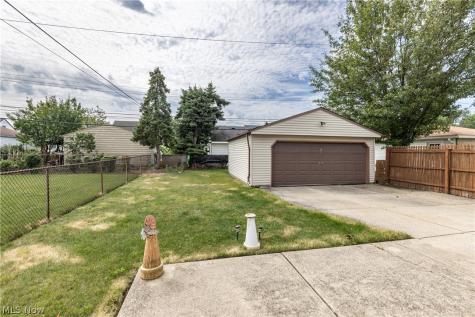 1303 Dartmoor Avenue Parma OH 44134