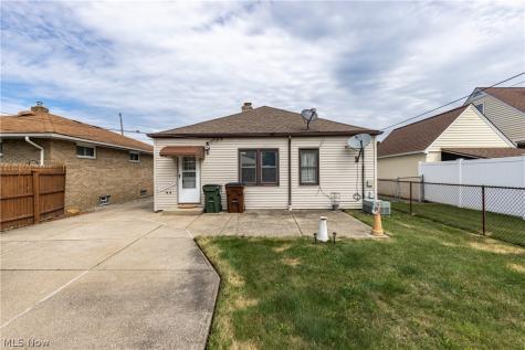 1303 Dartmoor Avenue Parma OH 44134