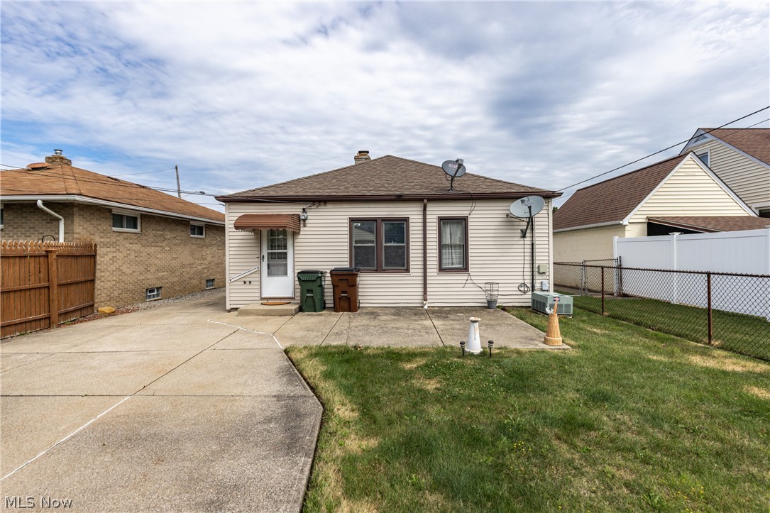 1303 Dartmoor Avenue Parma OH 44134