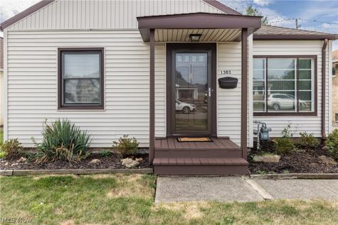 1303 Dartmoor Avenue Parma OH 44134