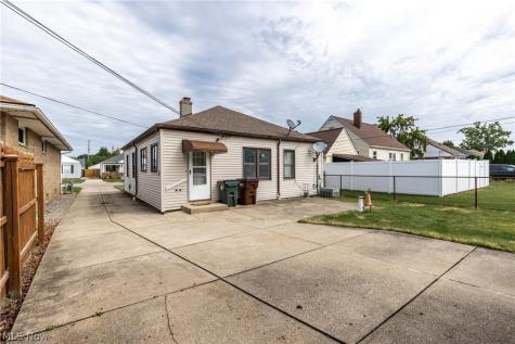 1303 Dartmoor Avenue Parma OH 44134