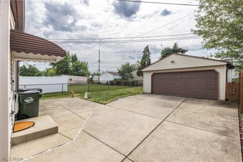 1303 Dartmoor Avenue Parma OH 44134
