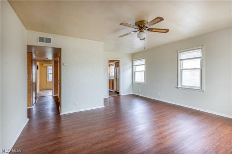 1303 Dartmoor Avenue Parma OH 44134