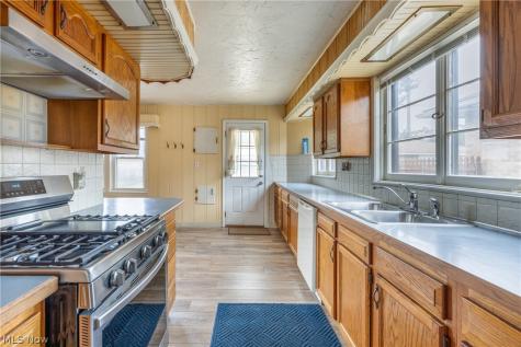 1303 Dartmoor Avenue Parma OH 44134