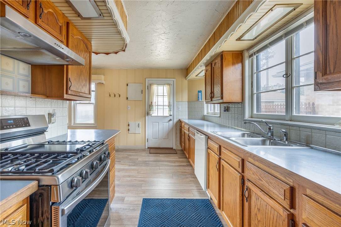 1303 Dartmoor Avenue Parma OH 44134