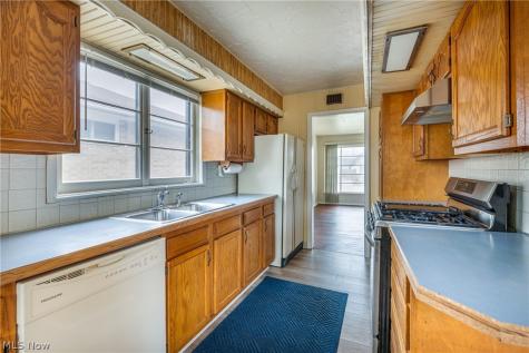 1303 Dartmoor Avenue Parma OH 44134