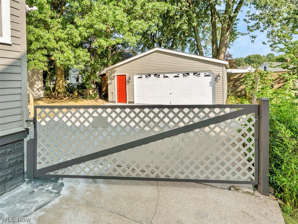 677 Eastland Avenue Akron OH 44305