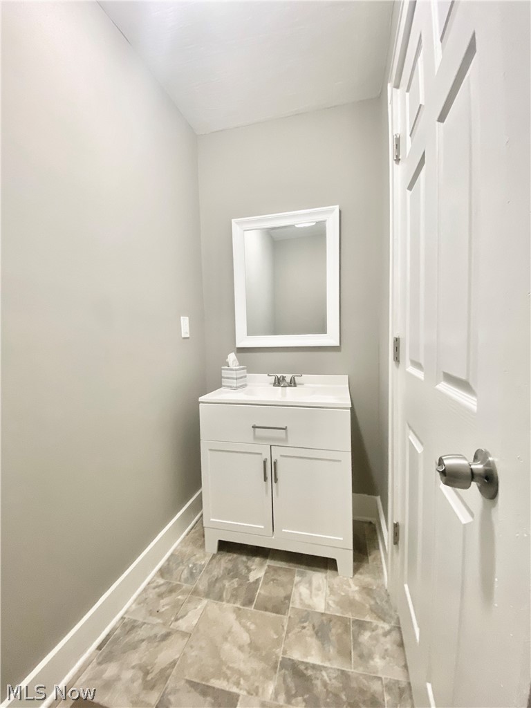 677 Eastland Avenue Akron OH 44305