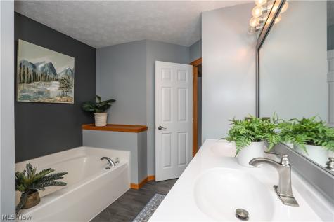 2533 Acorn Avenue Ravenna OH 44266