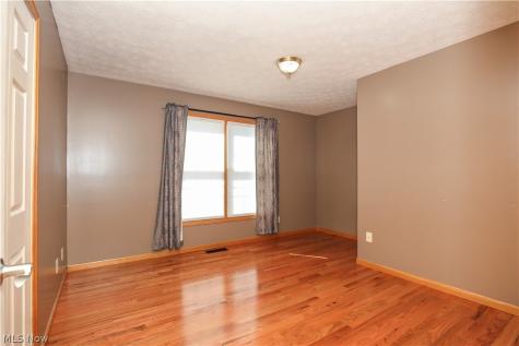 2533 Acorn Avenue Ravenna OH 44266