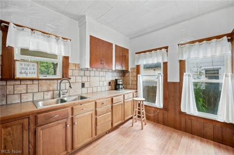 637 Dewey Avenue Elyria OH 44035