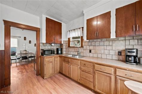 637 Dewey Avenue Elyria OH 44035