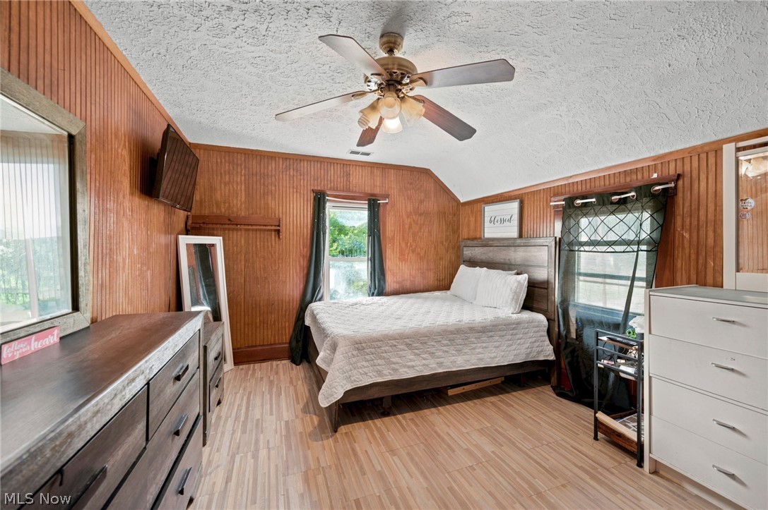 637 Dewey Avenue Elyria OH 44035