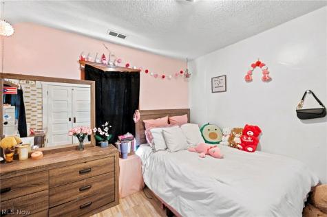 637 Dewey Avenue Elyria OH 44035