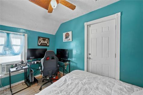 637 Dewey Avenue Elyria OH 44035