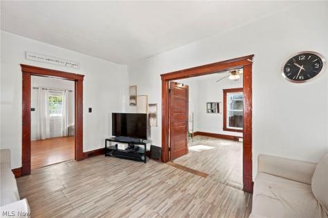 637 Dewey Avenue Elyria OH 44035