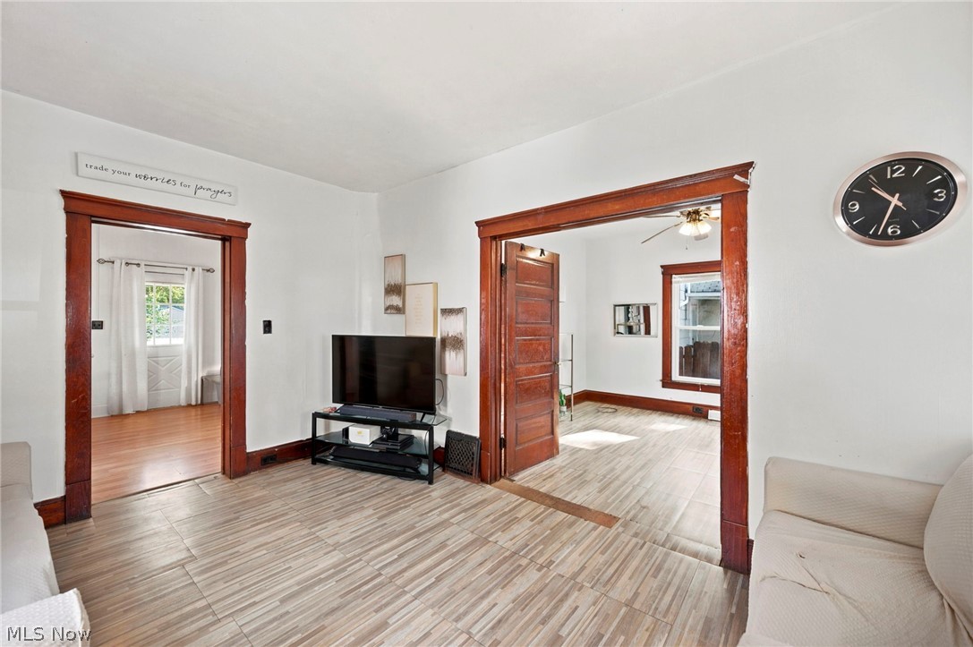 637 Dewey Avenue Elyria OH 44035